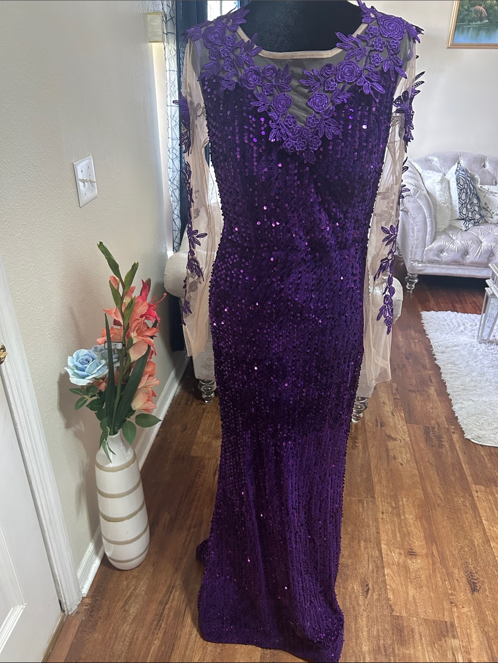 Elegant Purple Sequin Long Sleeve Evening Dress with Floral Appliqué